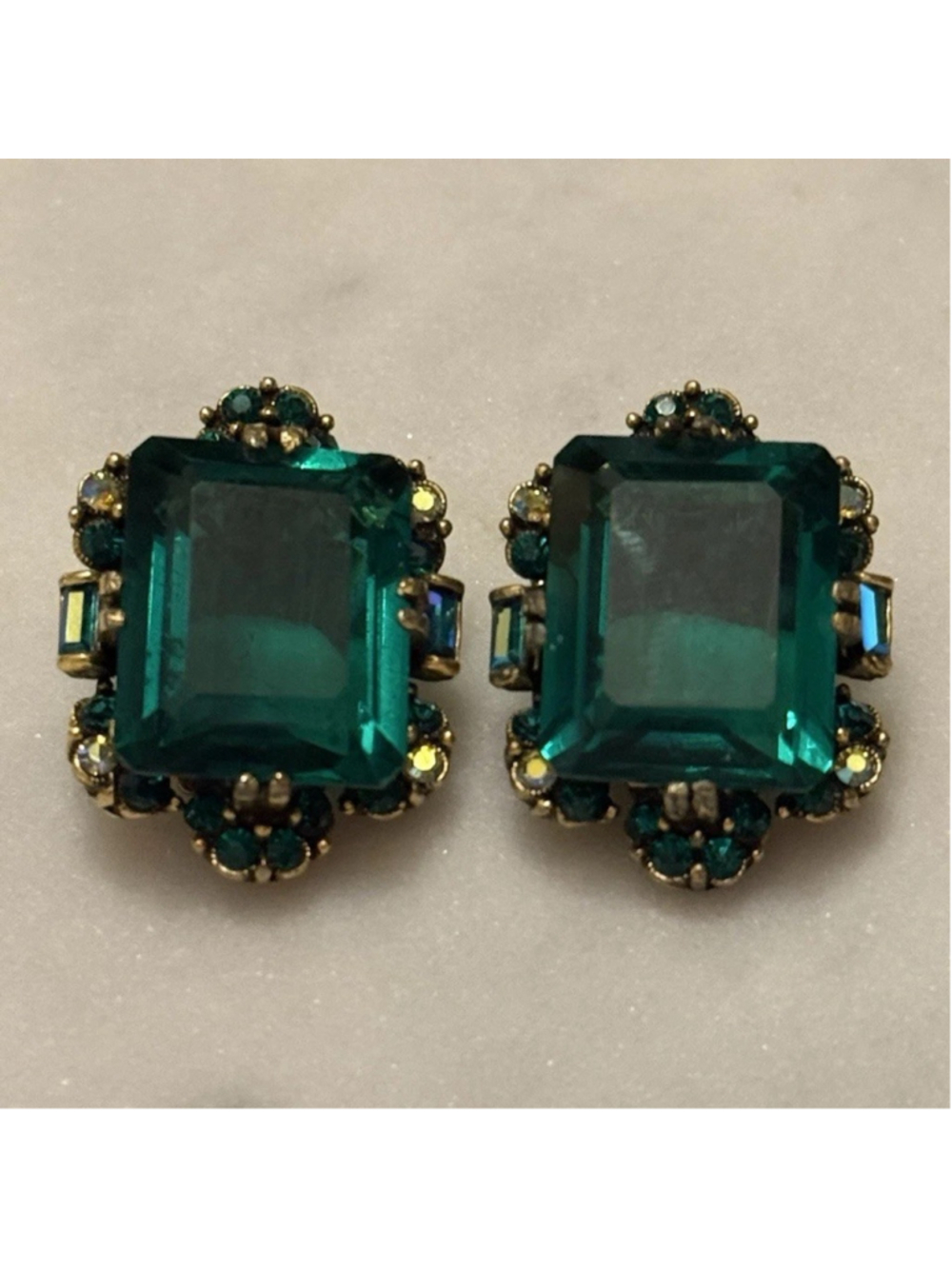 Vintage HOLLYCRAFT Emerald Green Rhinestone Clip On Earrings Signed Gold Tone